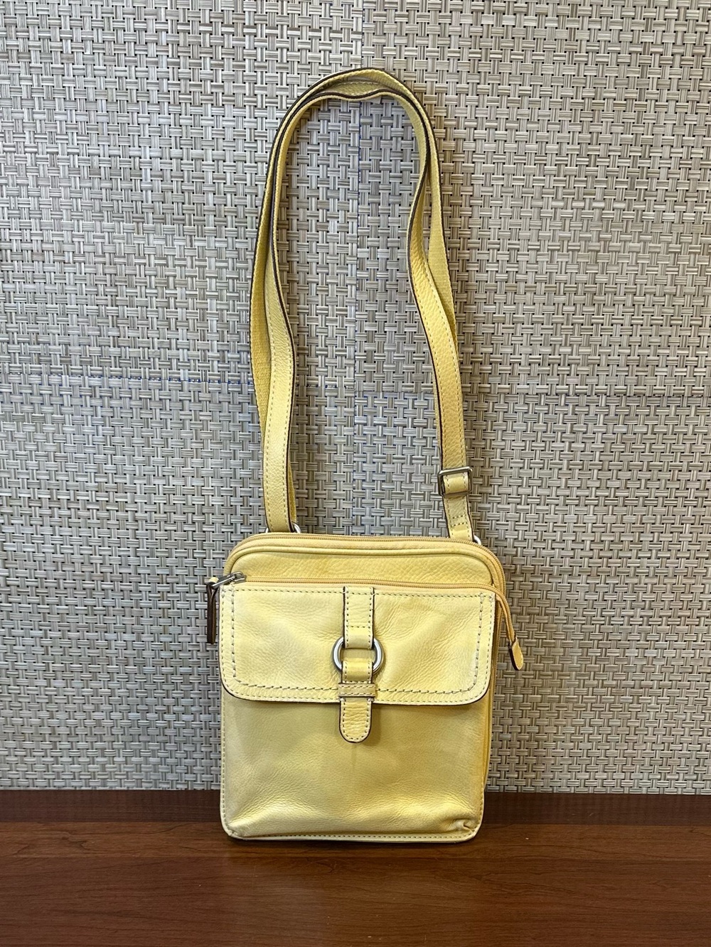 VTG Y2K CLEAN! Fossil Butter Yellow Leather Messenger Crossbody Organizer Bag